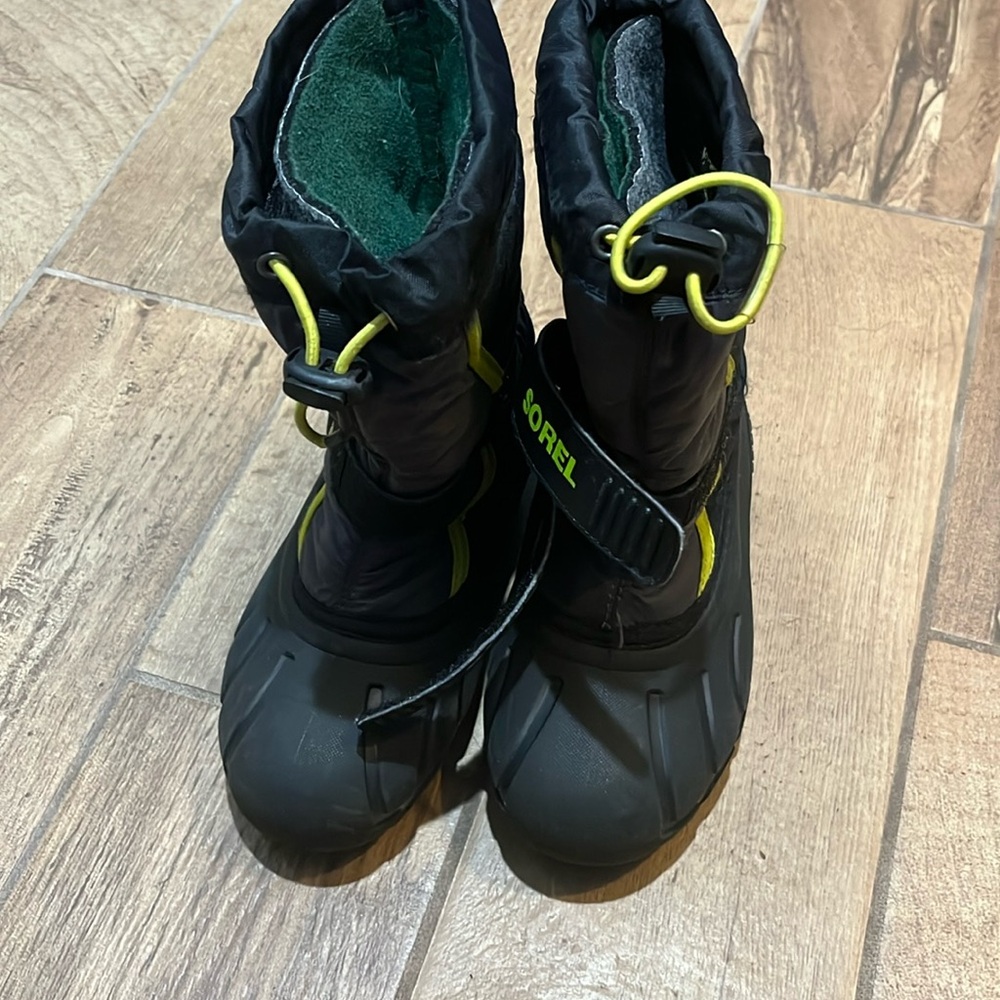 Great condition boys sorel snow boots size 1